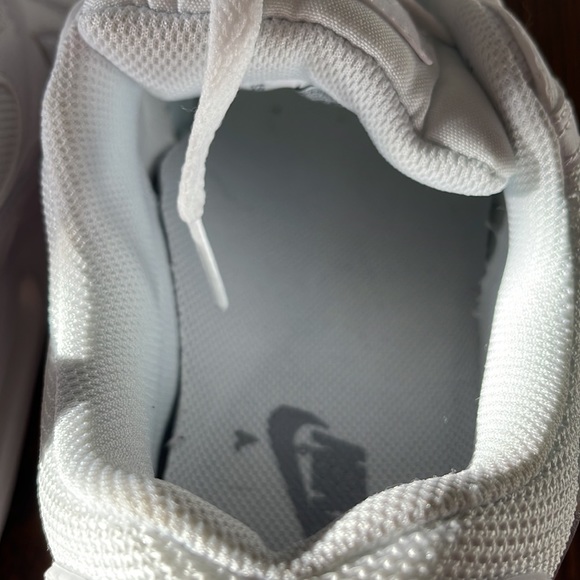 Air max 1090s worn once - Picture 5 of 6